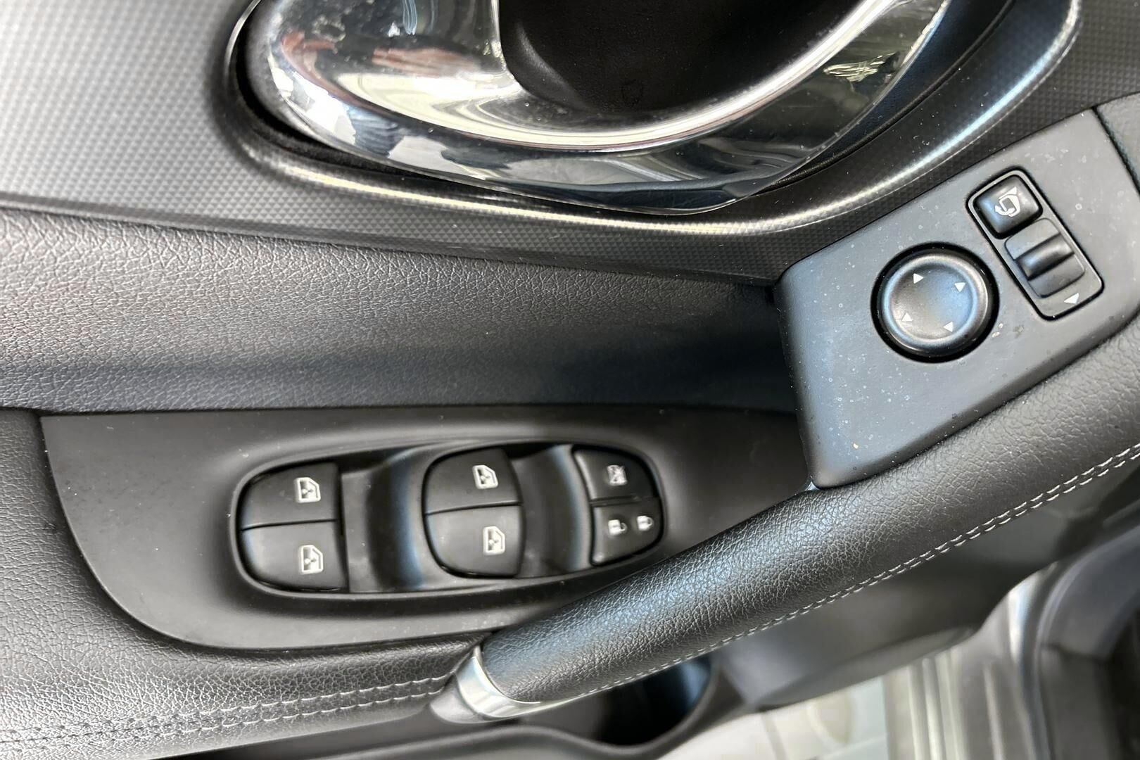 Nissan Qashqai iso kuva 14