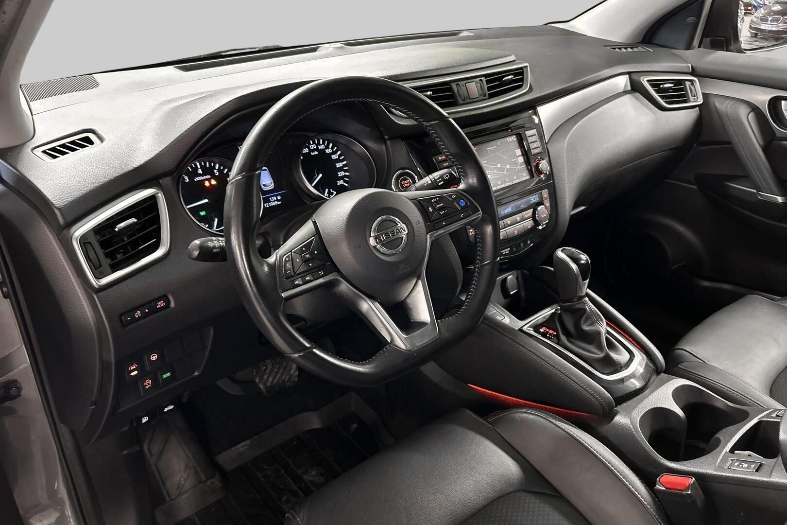 Nissan Qashqai iso kuva 9