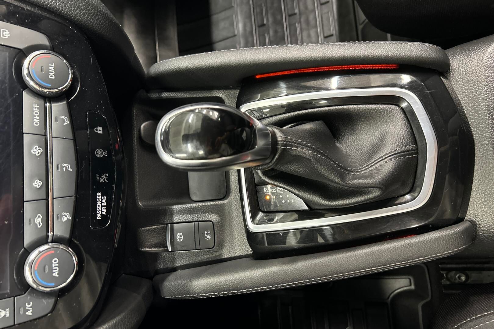 Nissan Qashqai iso kuva 15