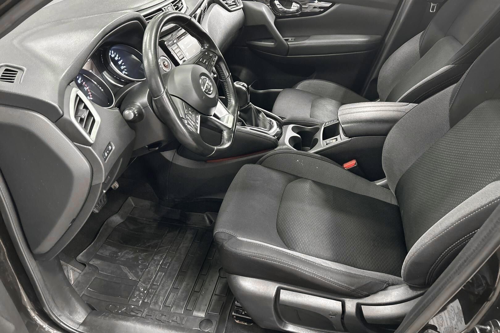 Nissan Qashqai iso kuva 8