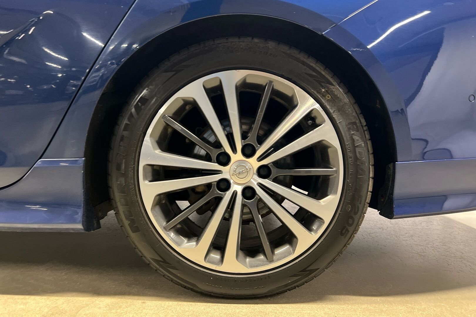 Opel Insignia iso kuva 10