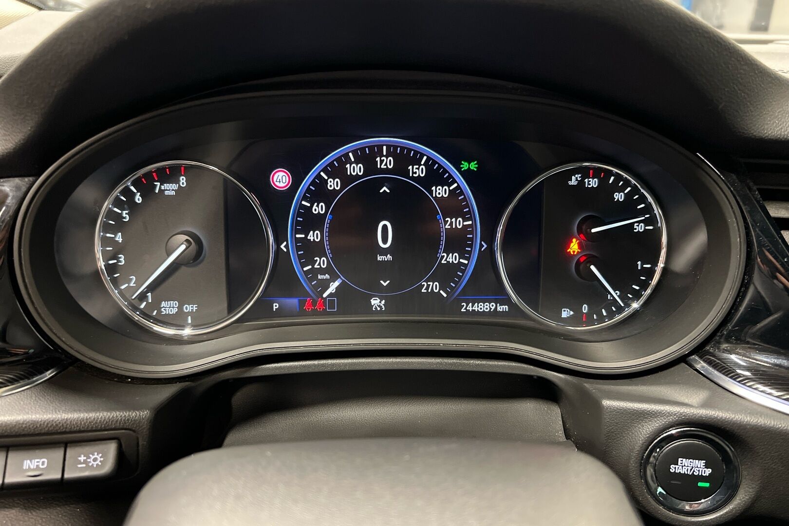 Opel Insignia iso kuva 11