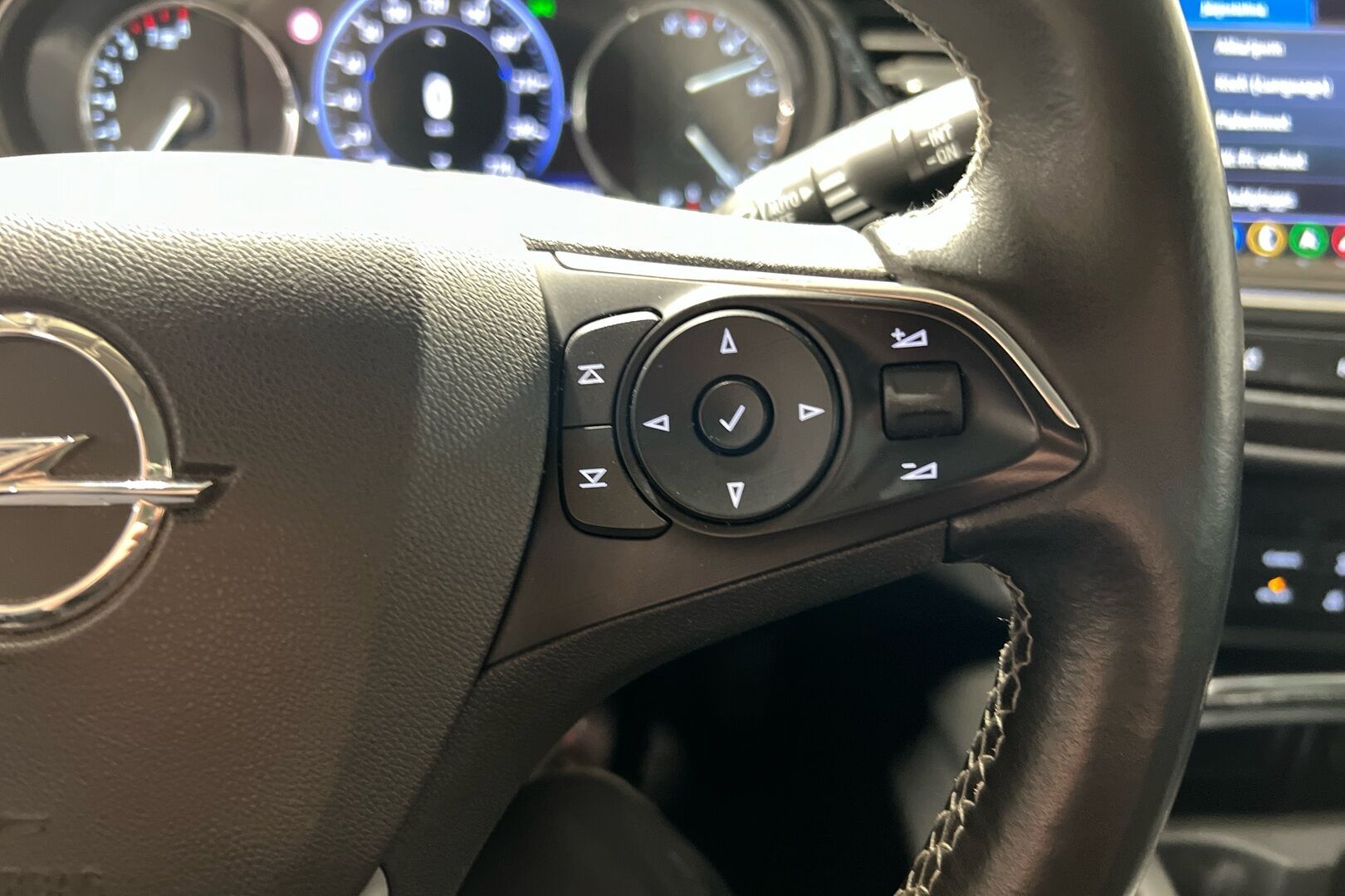 Opel Insignia iso kuva 16