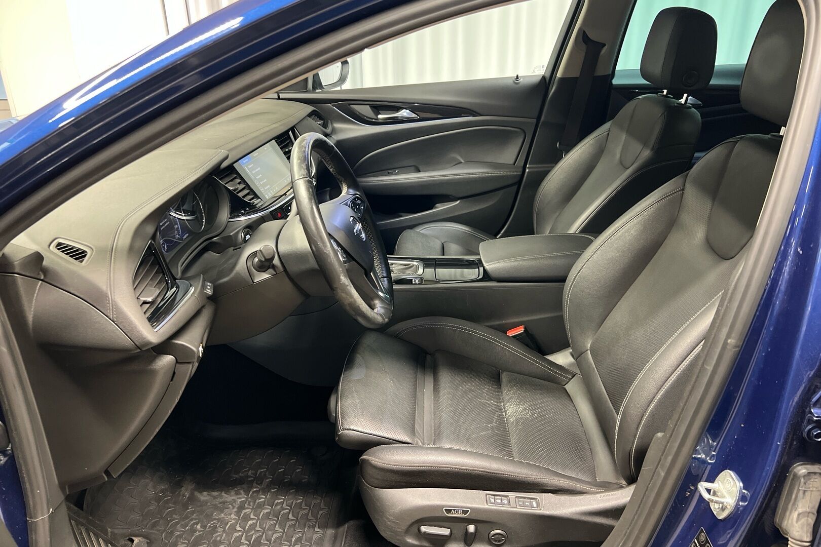 Opel Insignia iso kuva 7