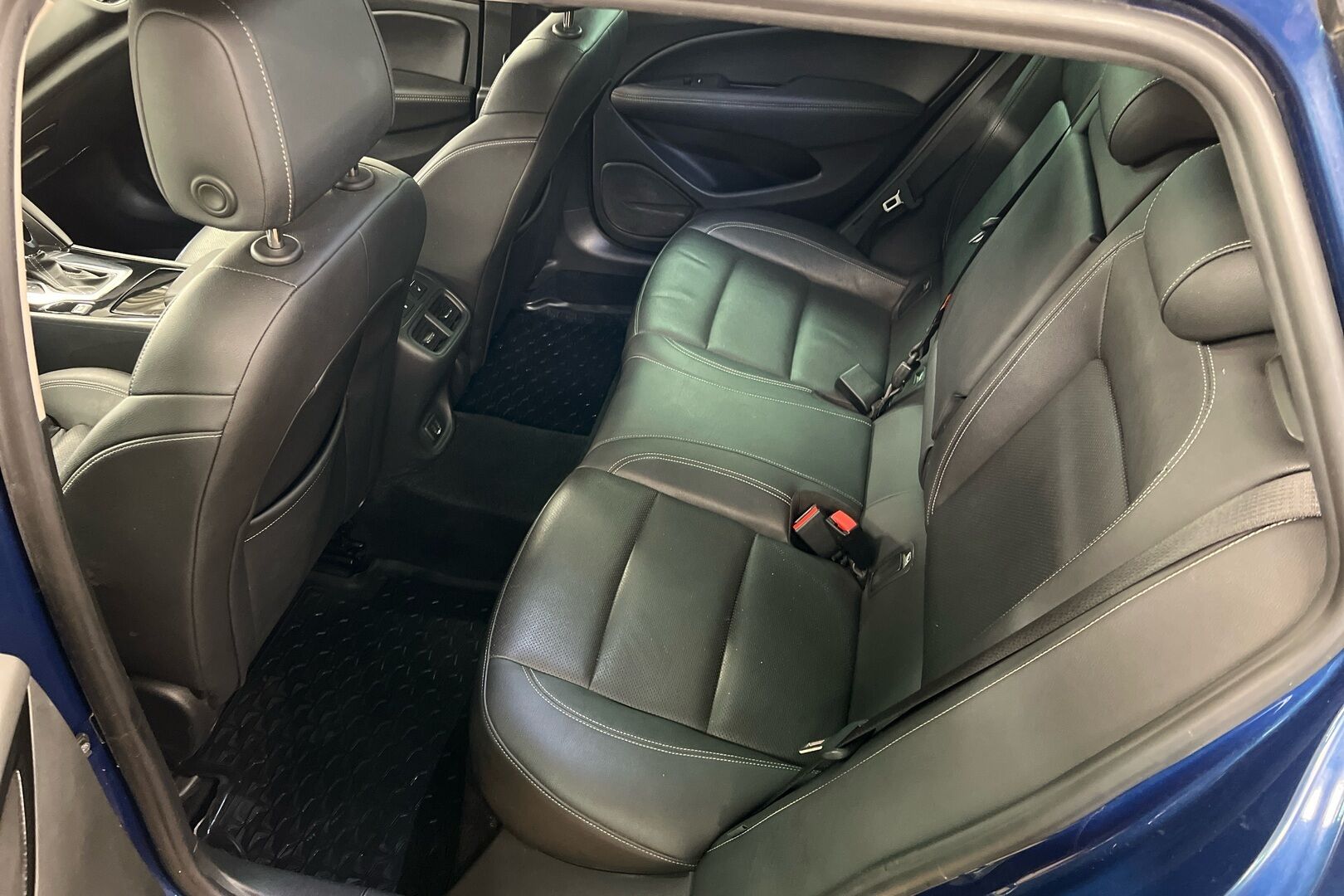 Opel Insignia iso kuva 8