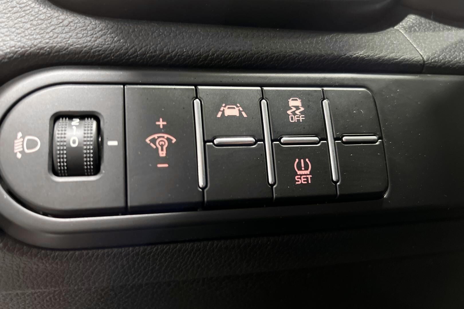 Kia Ceed iso kuva 13