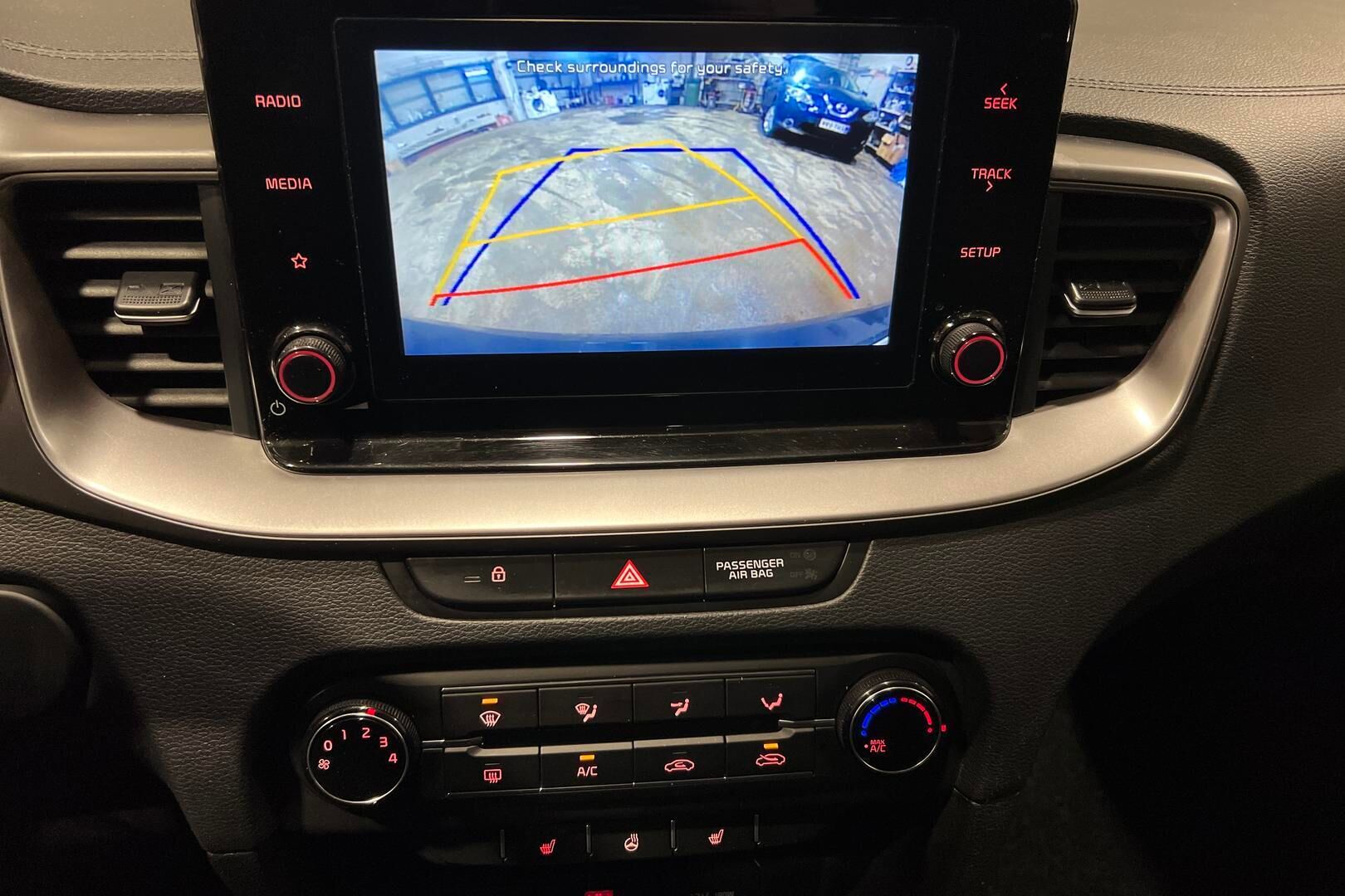 Kia Ceed iso kuva 20