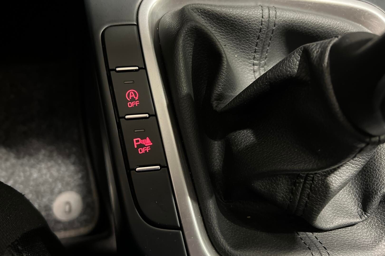 Kia Ceed iso kuva 20