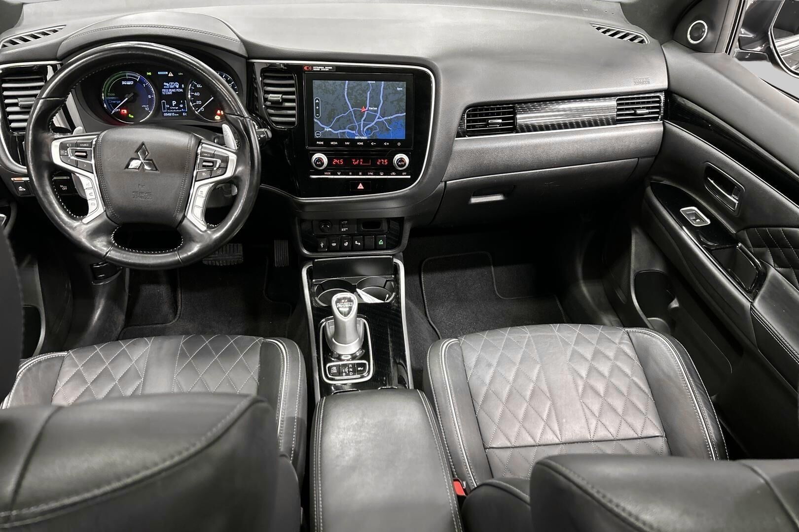 Mitsubishi Outlander PHEV iso kuva 10