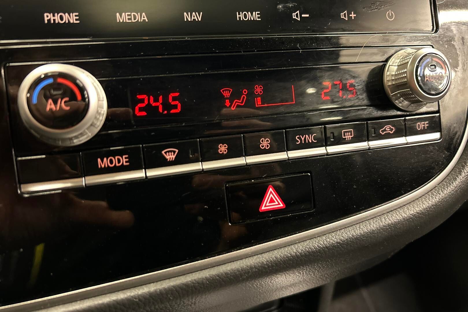 Mitsubishi Outlander PHEV iso kuva 14