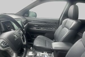 Mitsubishi Outlander PHEV esikatselu 1