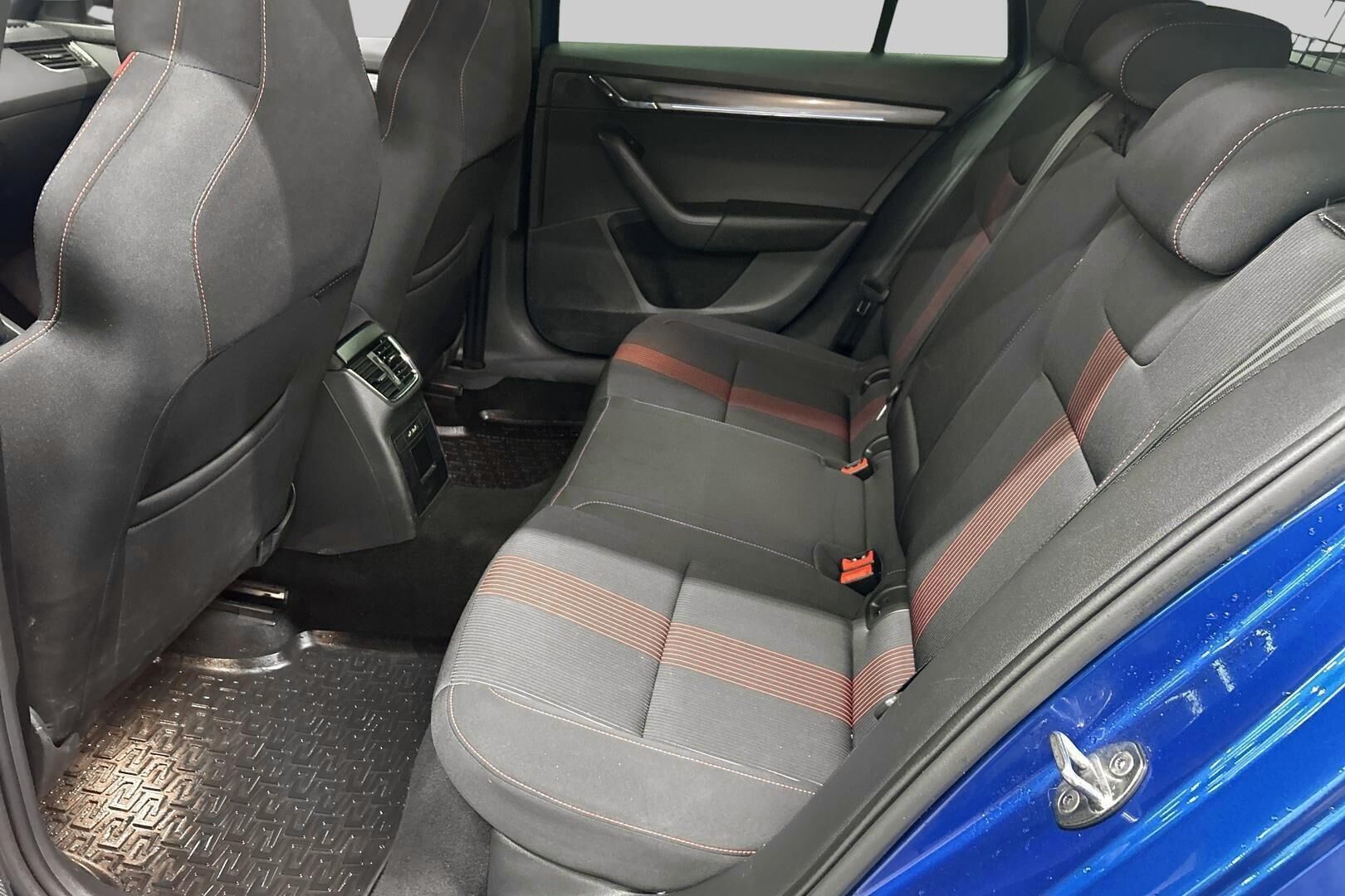 Skoda Octavia iso kuva 14