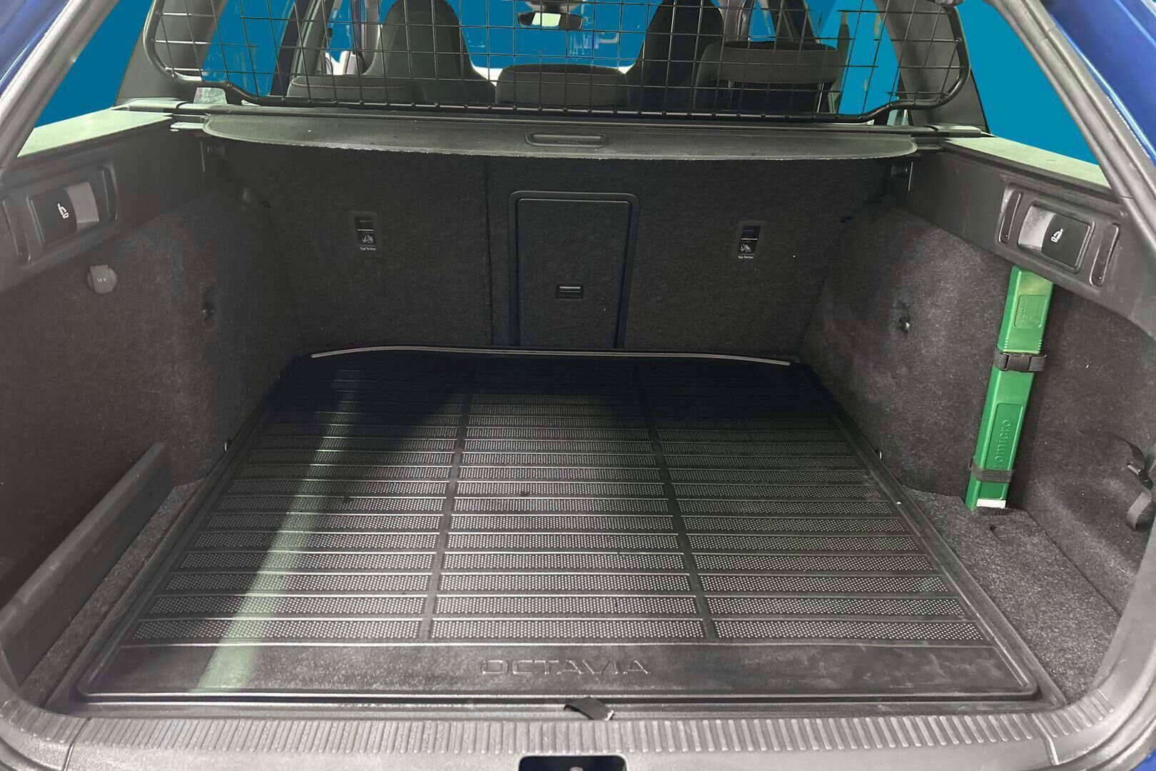 Skoda Octavia iso kuva 2