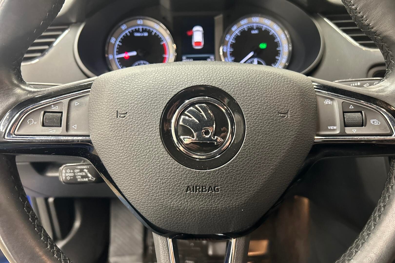 Skoda Octavia iso kuva 18