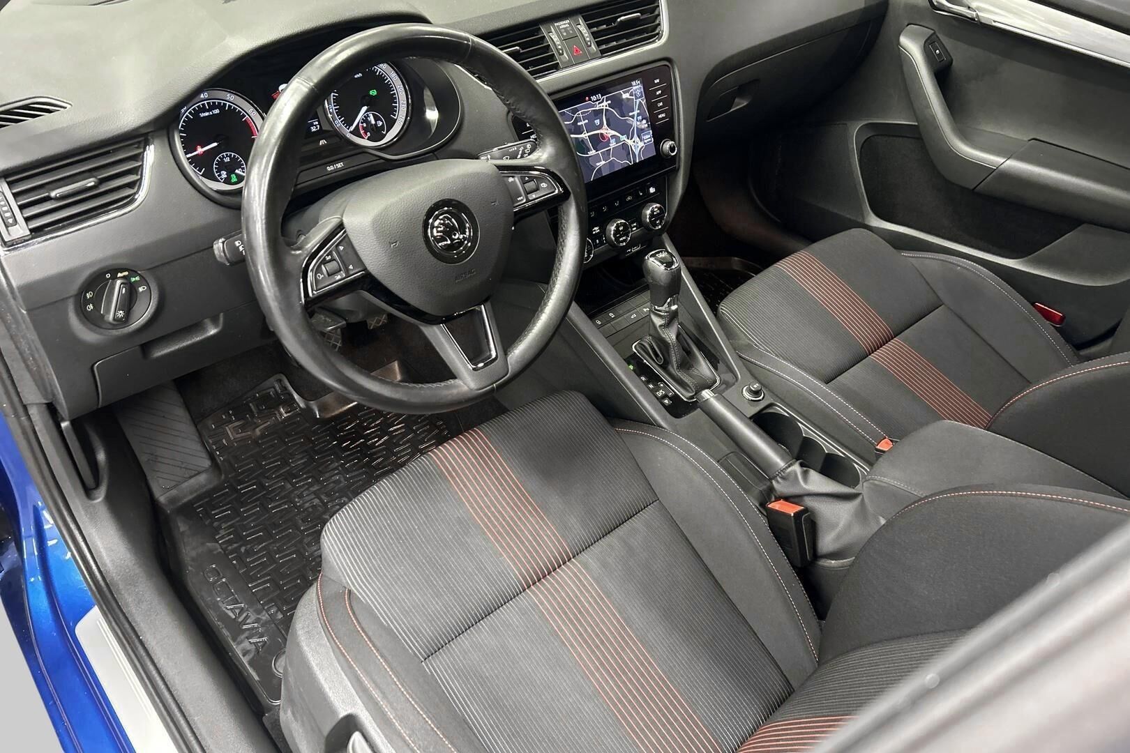 Skoda Octavia iso kuva 13