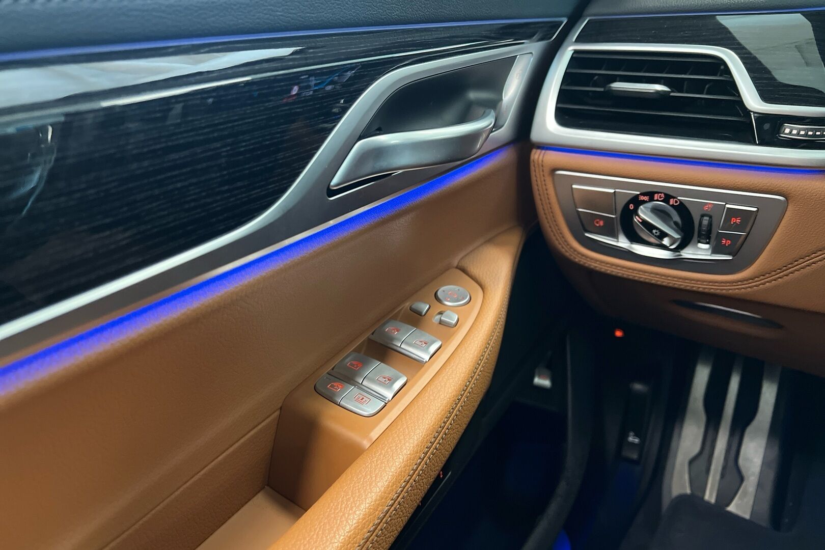 BMW 7-sarja iso kuva 18