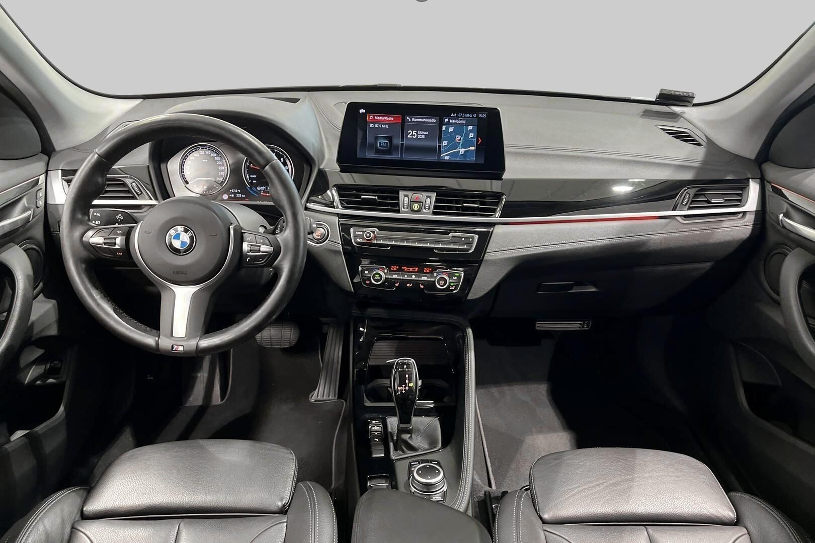 BMW X1 iso kuva 11