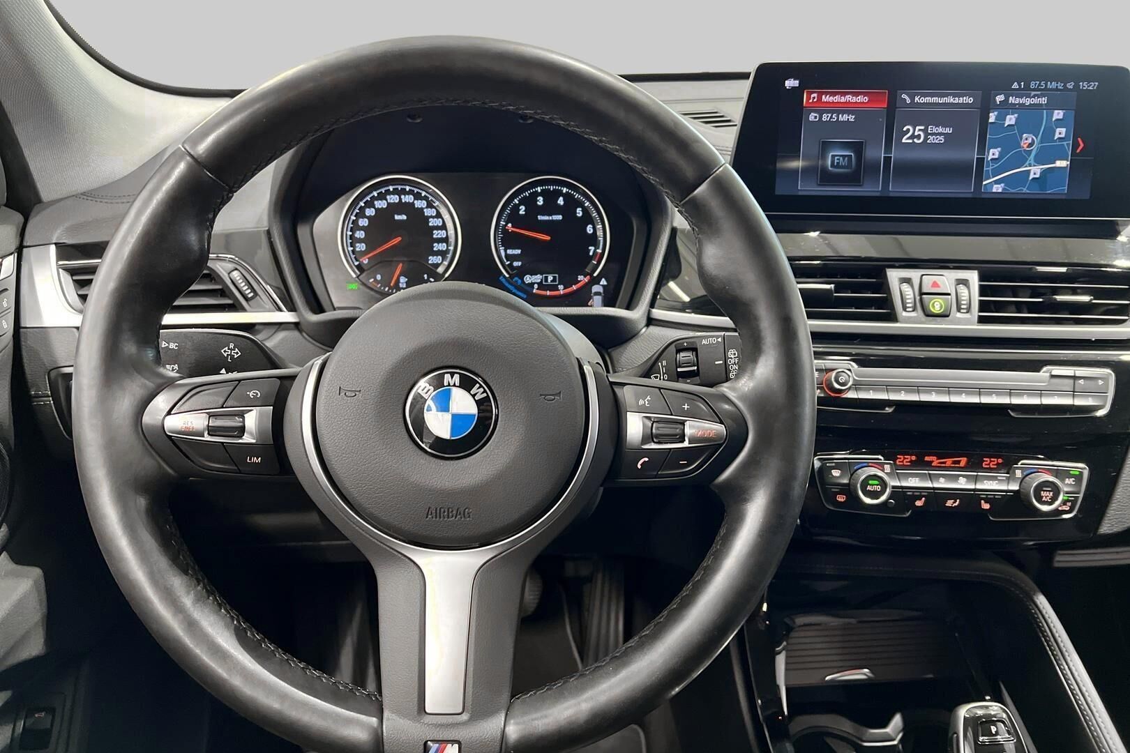 BMW X1 iso kuva 14