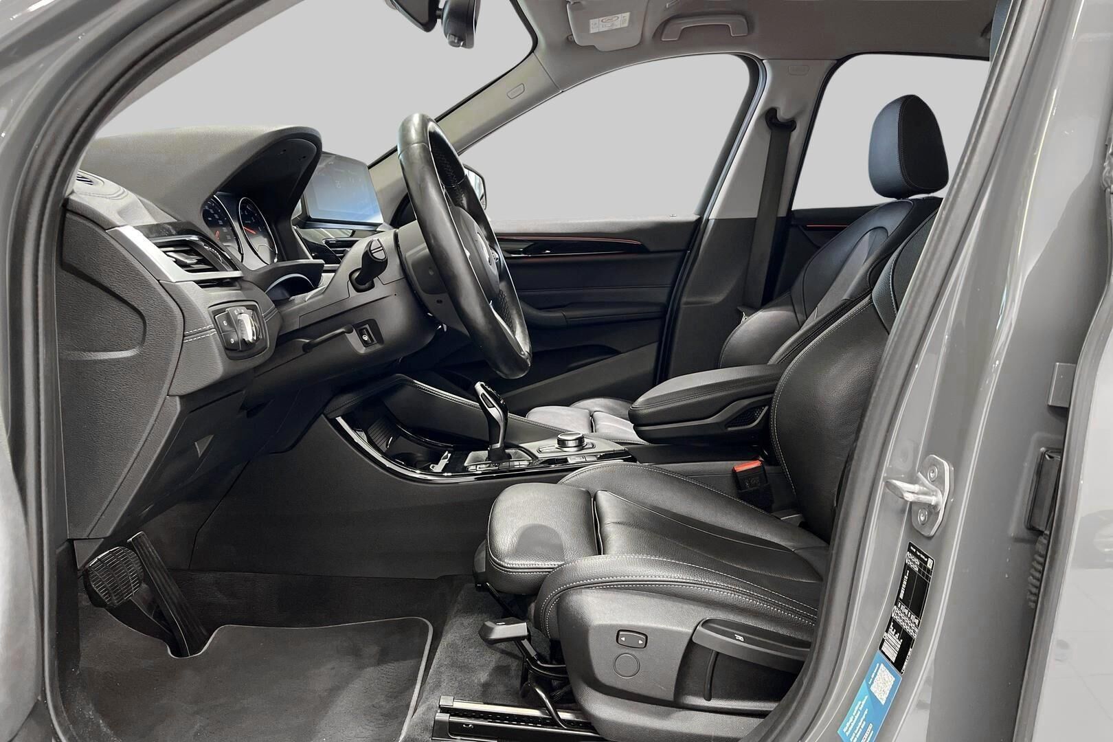 BMW X1 iso kuva 9