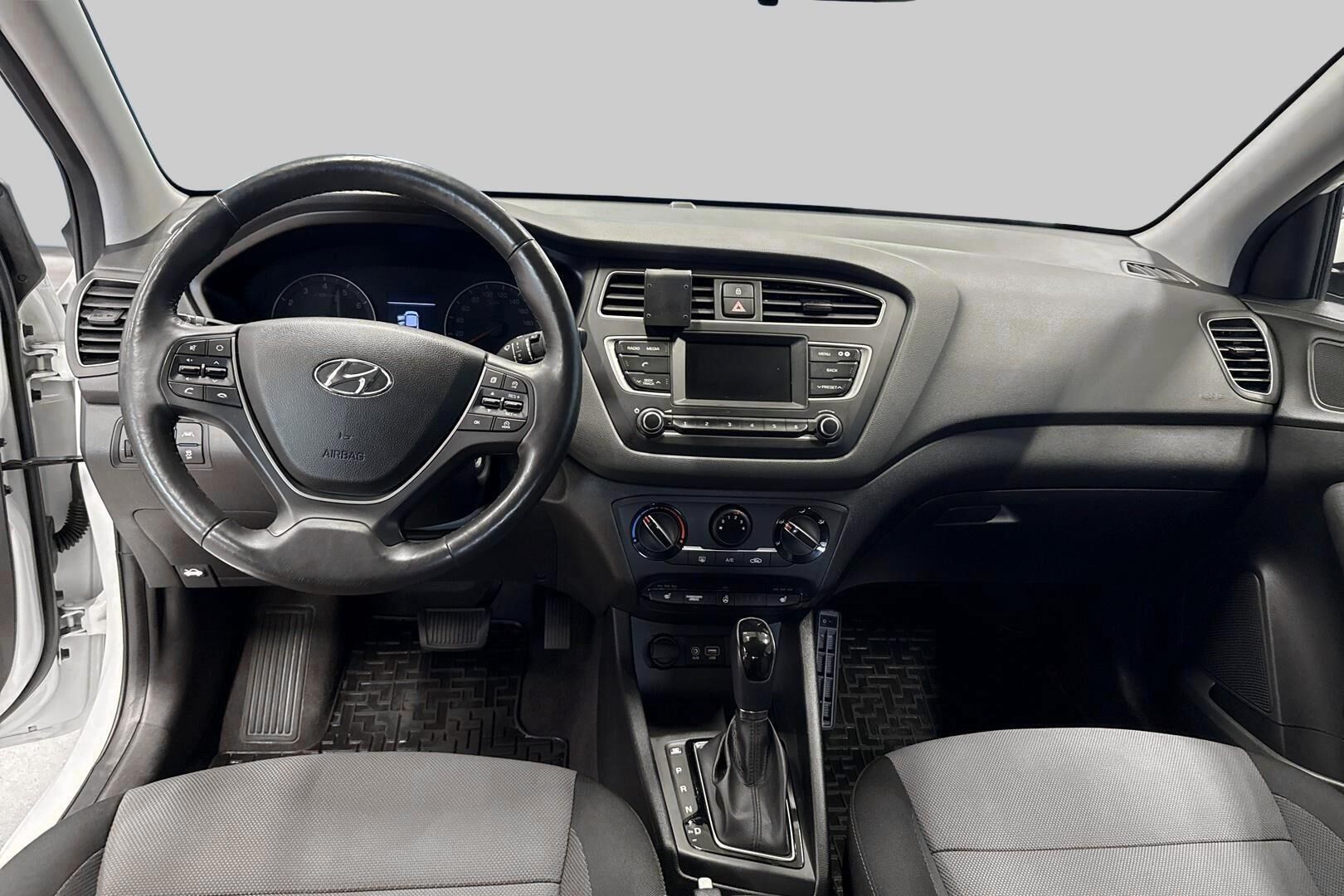 Hyundai i20 Hatchback iso kuva 10