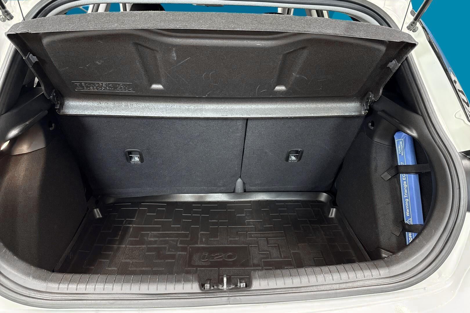 Hyundai i20 Hatchback iso kuva 11