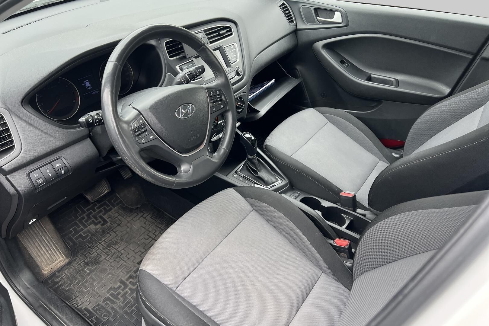 Hyundai i20 Hatchback iso kuva 2