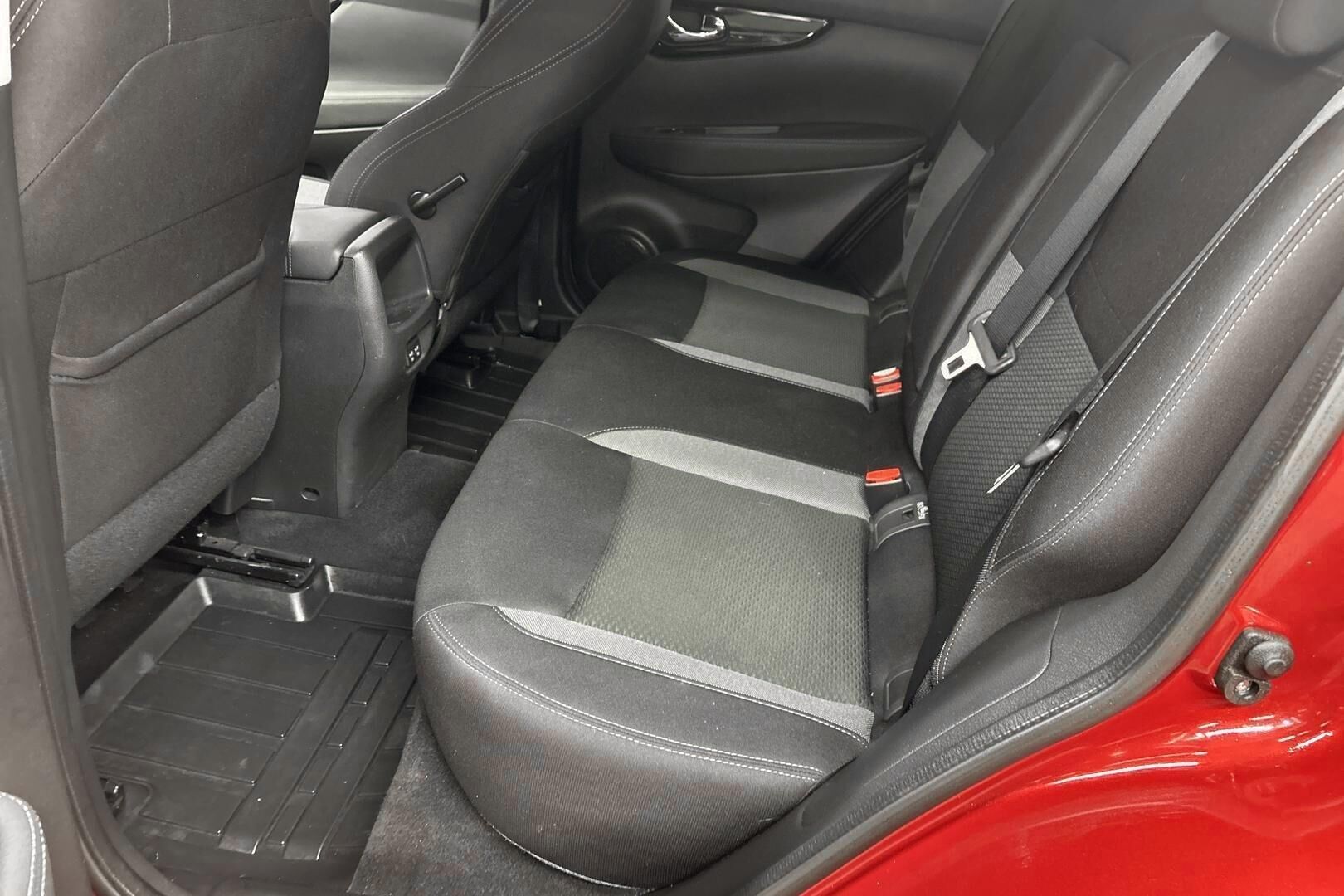 Nissan Qashqai iso kuva 10