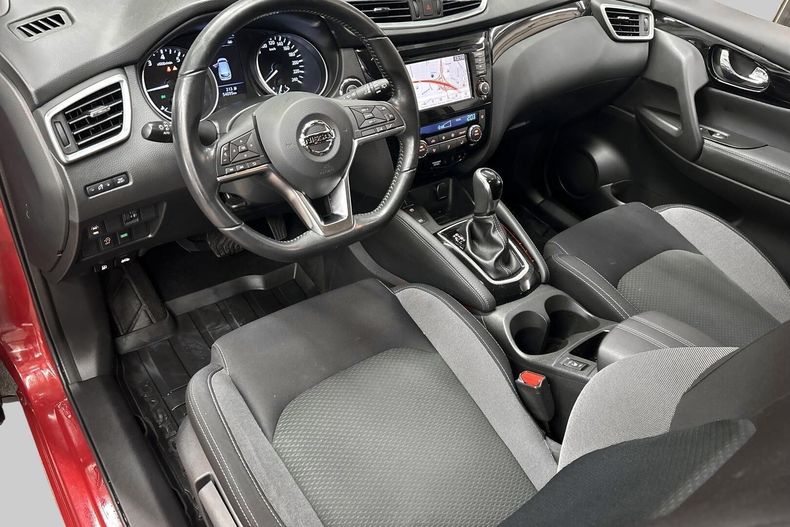 Nissan Qashqai iso kuva 9