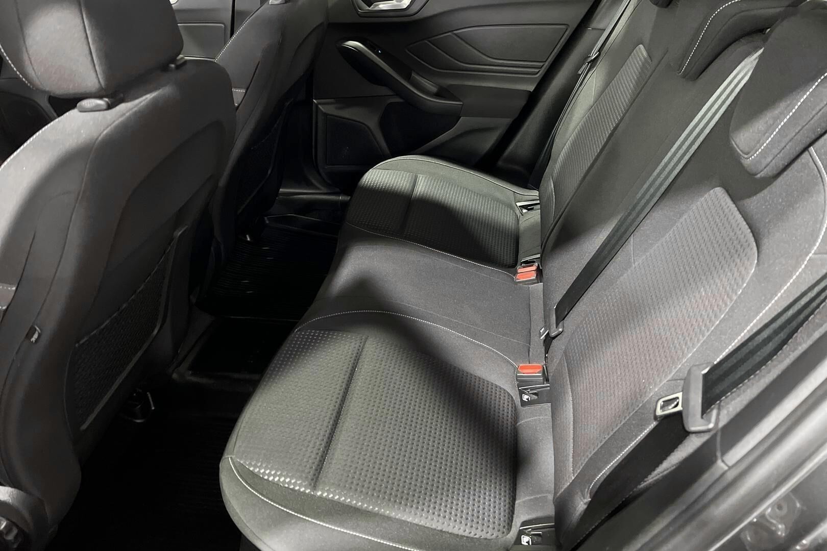 Ford Focus iso kuva 10