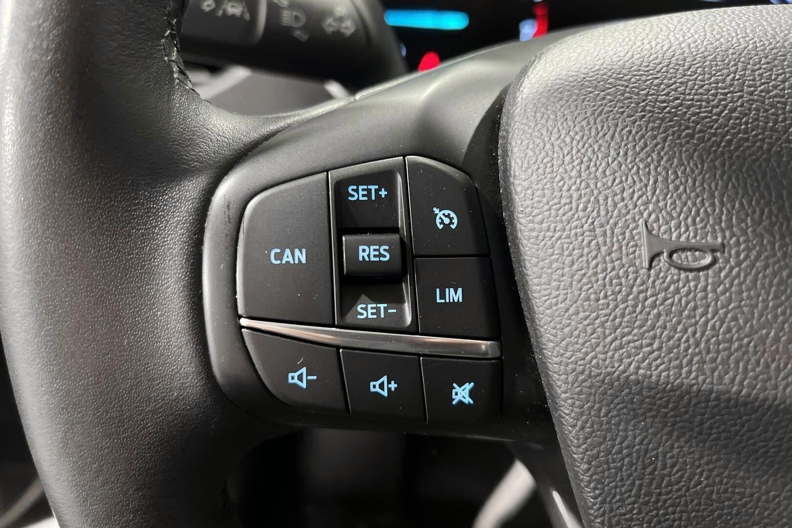 Ford Focus iso kuva 14