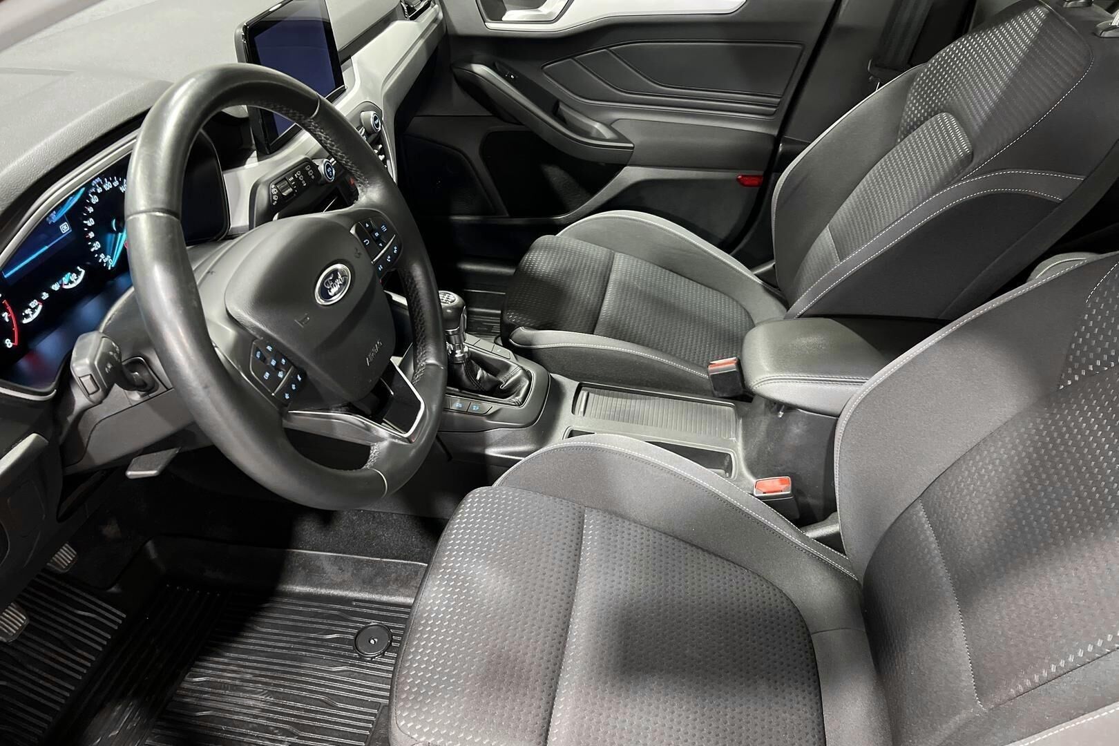 Ford Focus iso kuva 9