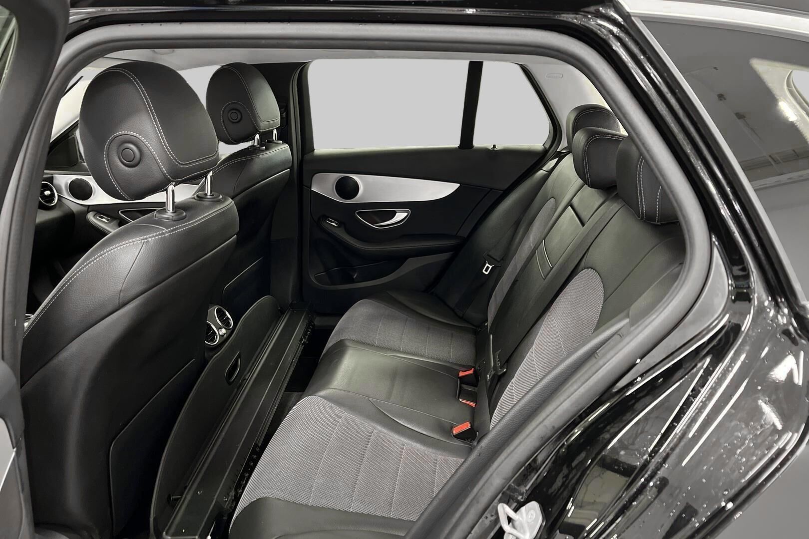 Mercedes-Benz C iso kuva 22