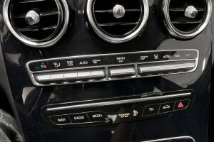 Mercedes-Benz C esikatselu 24