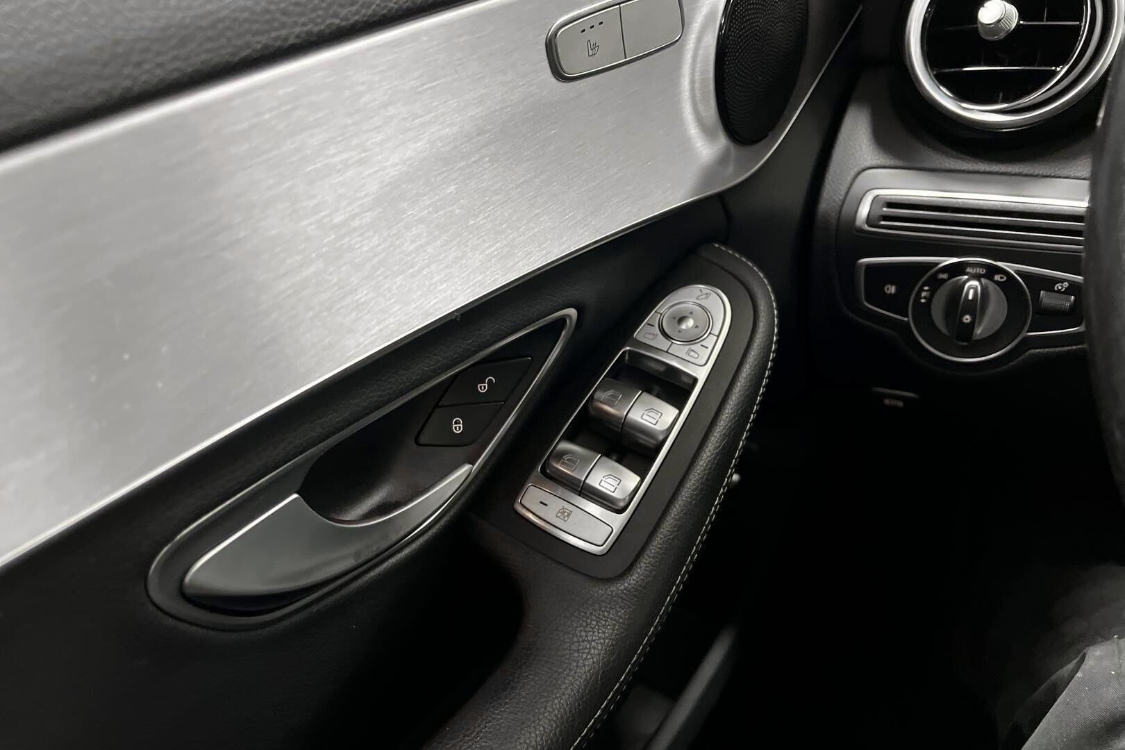 Mercedes-Benz C iso kuva 15