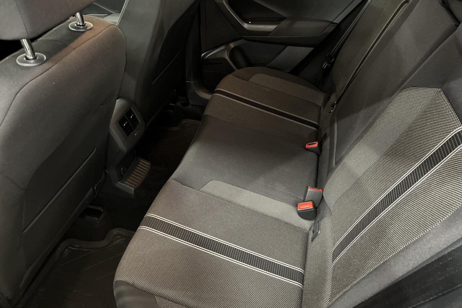 Volkswagen T-Roc iso kuva 10