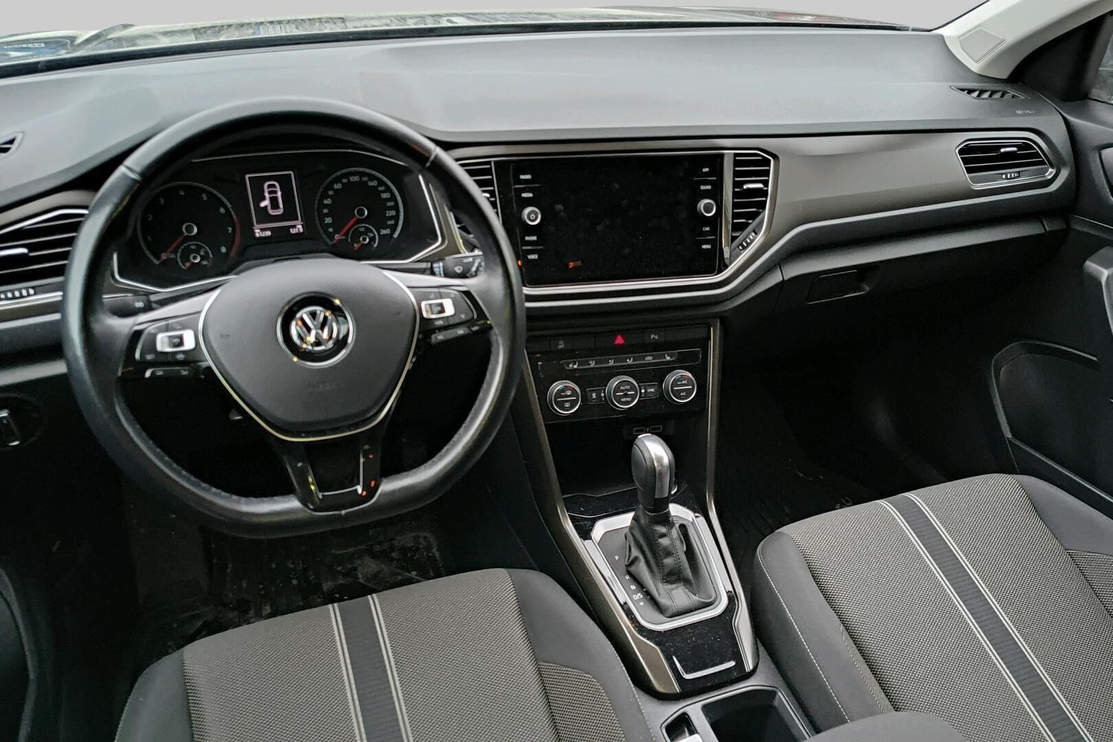 Volkswagen T-Roc iso kuva 2