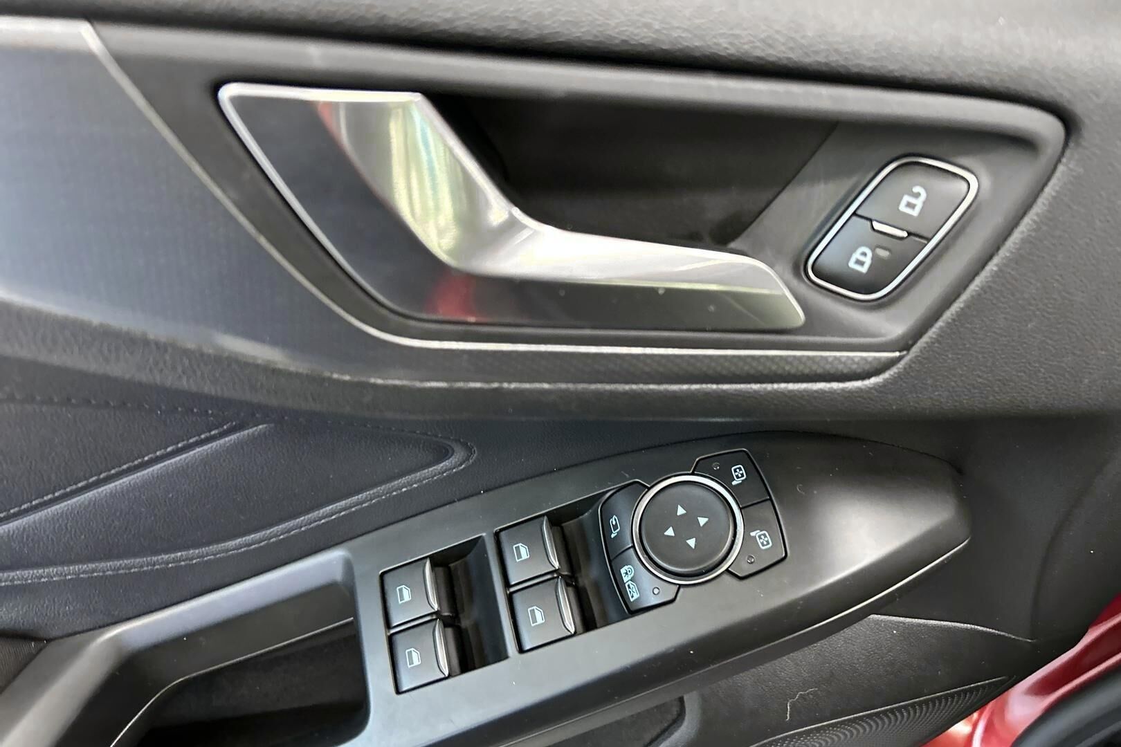 Ford Focus iso kuva 23