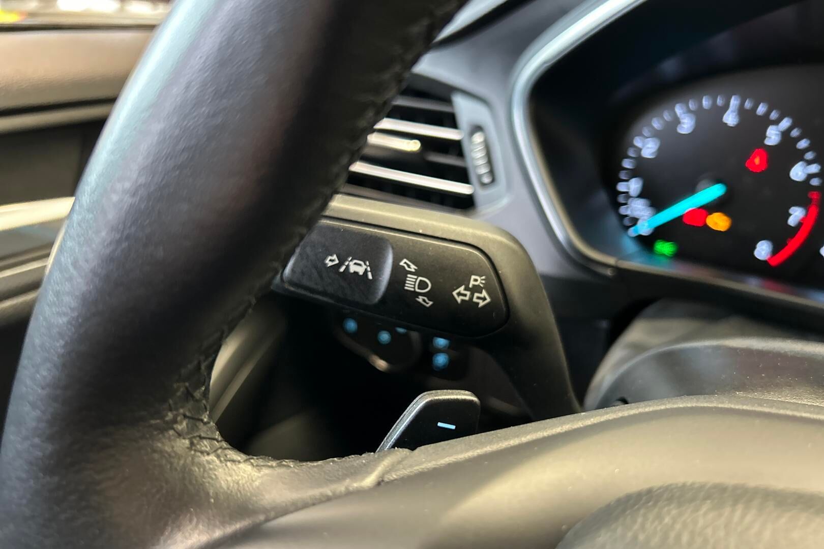 Ford Focus iso kuva 17