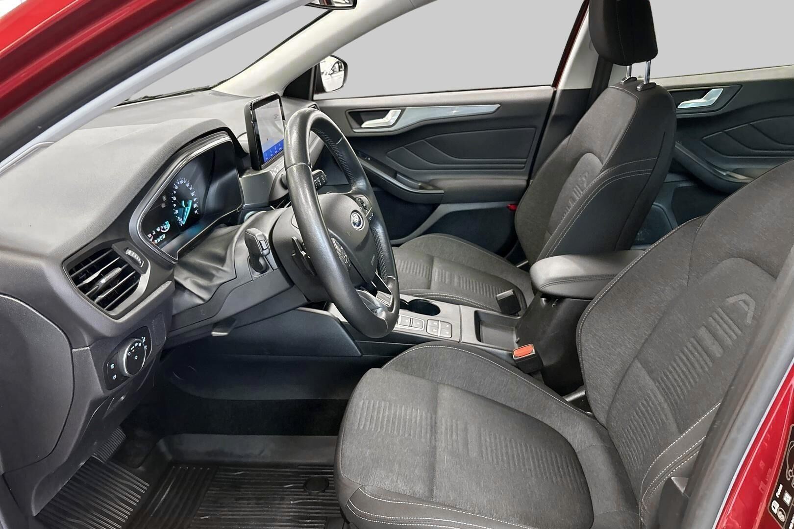 Ford Focus iso kuva 8