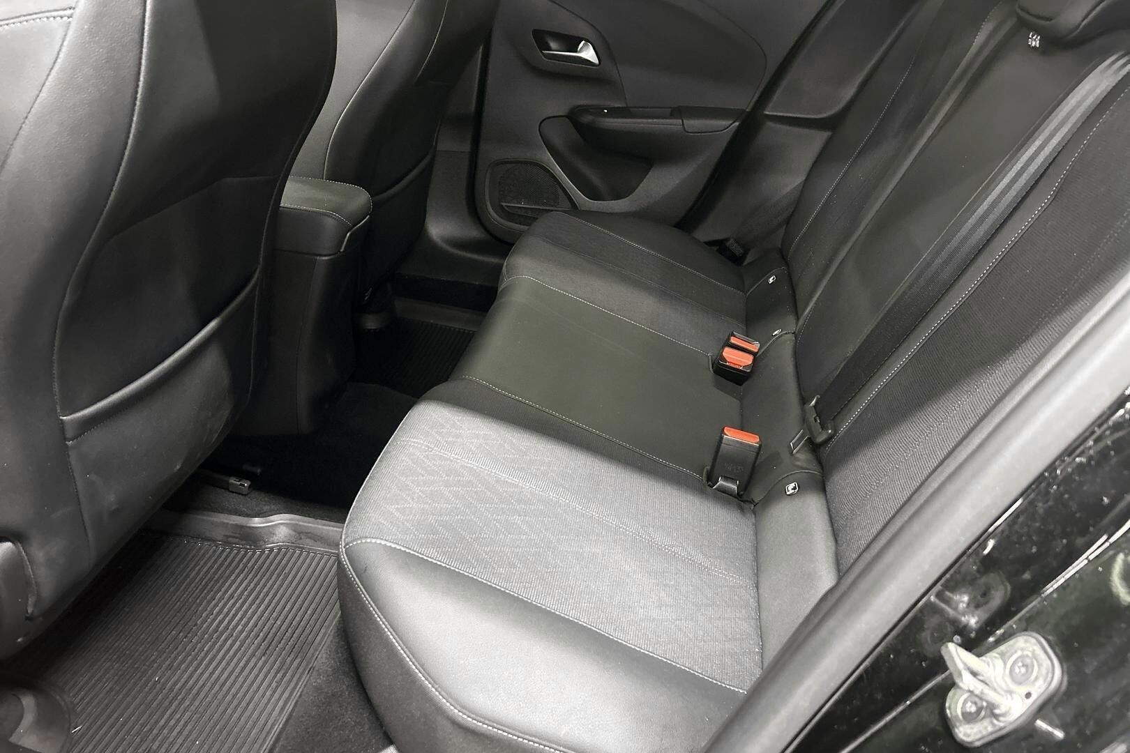 Opel Corsa iso kuva 8