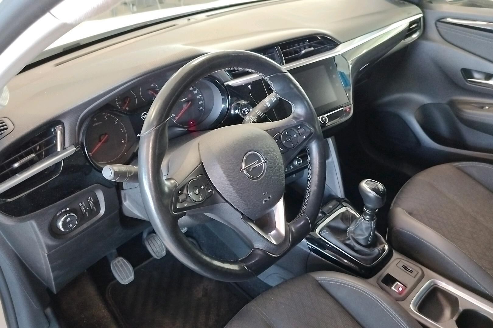 Opel Corsa iso kuva 2