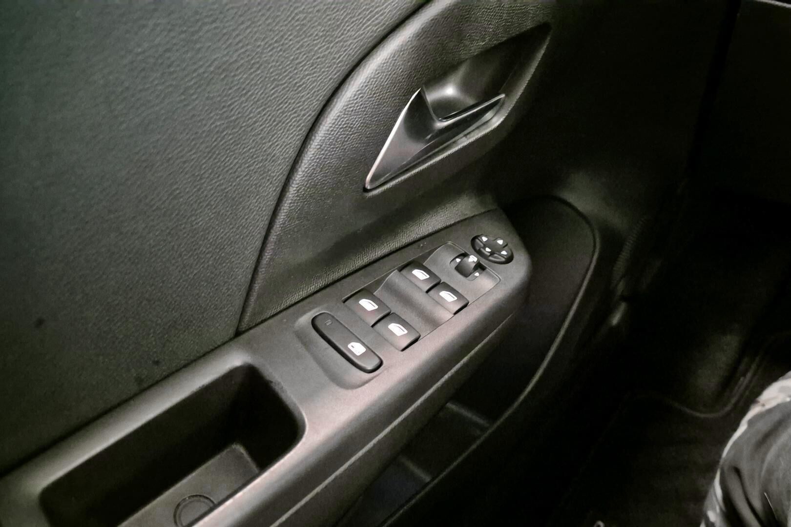 Opel Corsa iso kuva 14