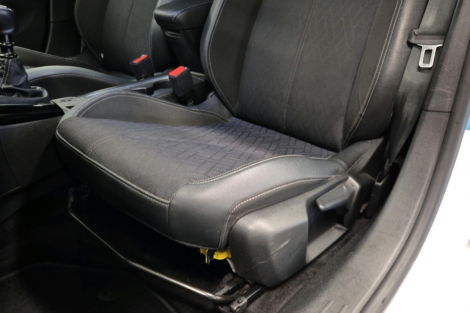 Opel Corsa iso kuva 24