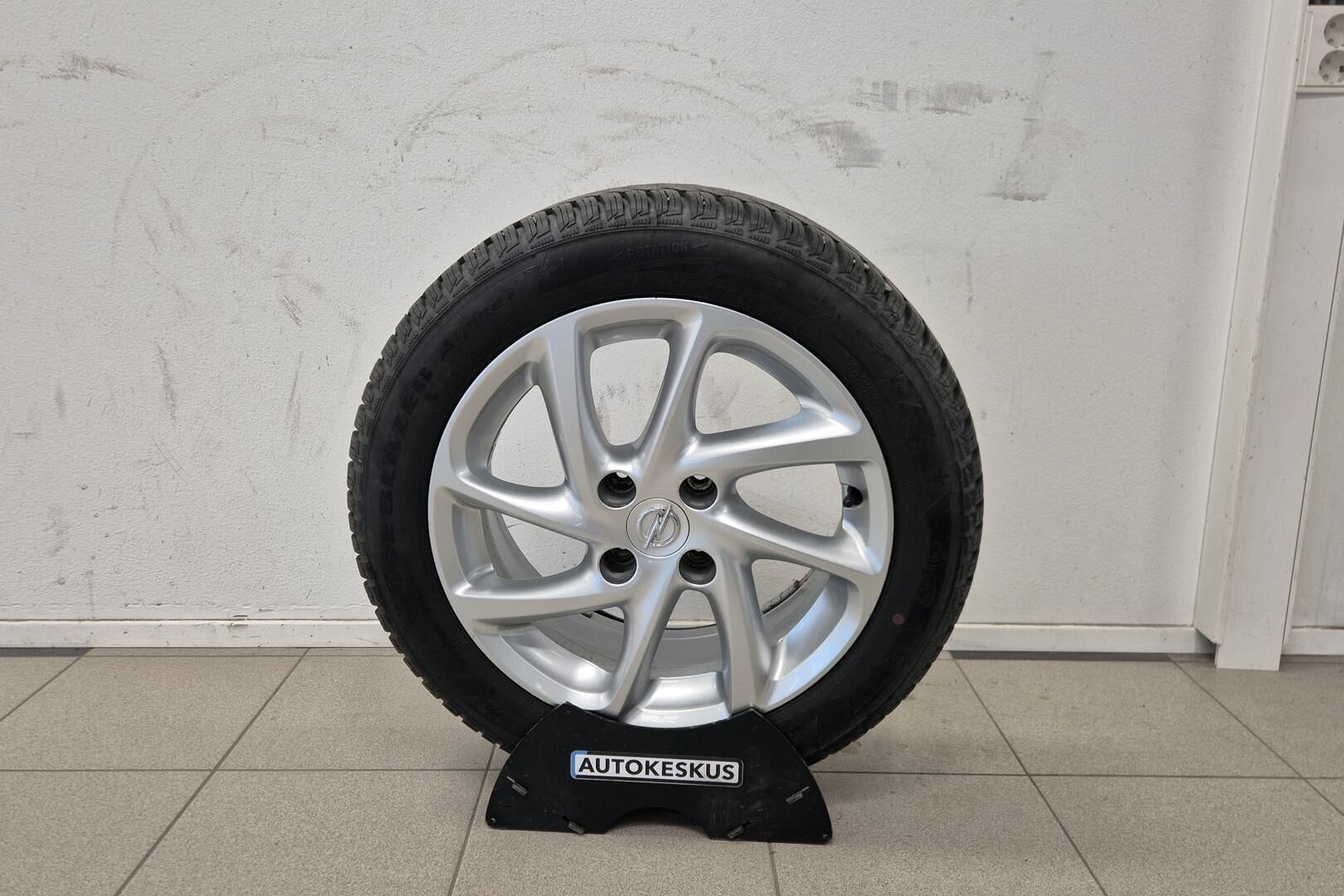 Opel Corsa iso kuva 15