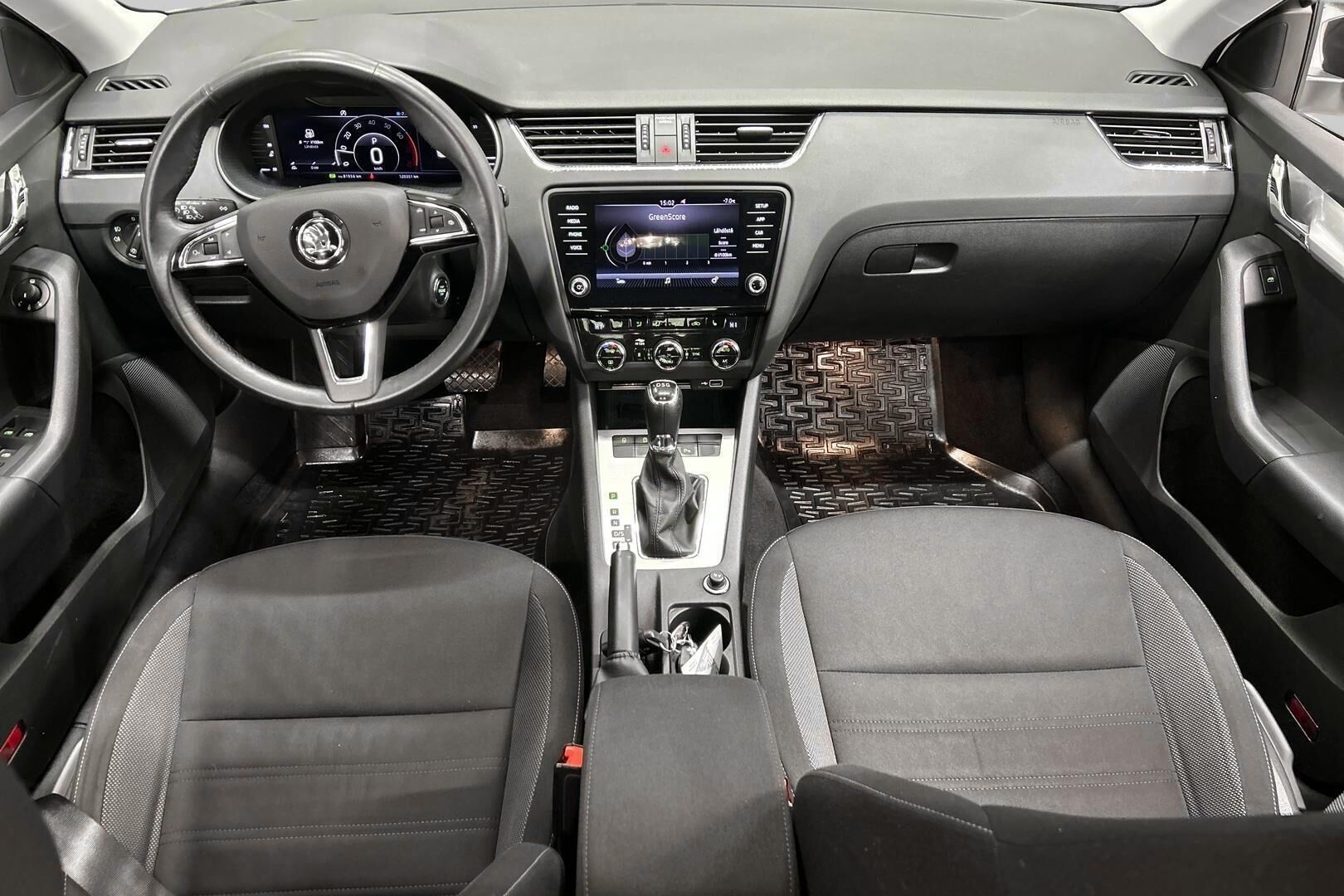 Skoda Octavia iso kuva 10