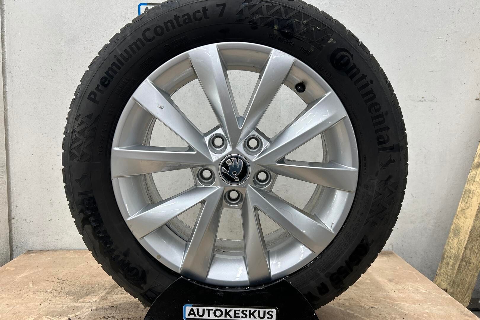 Skoda Octavia iso kuva 12