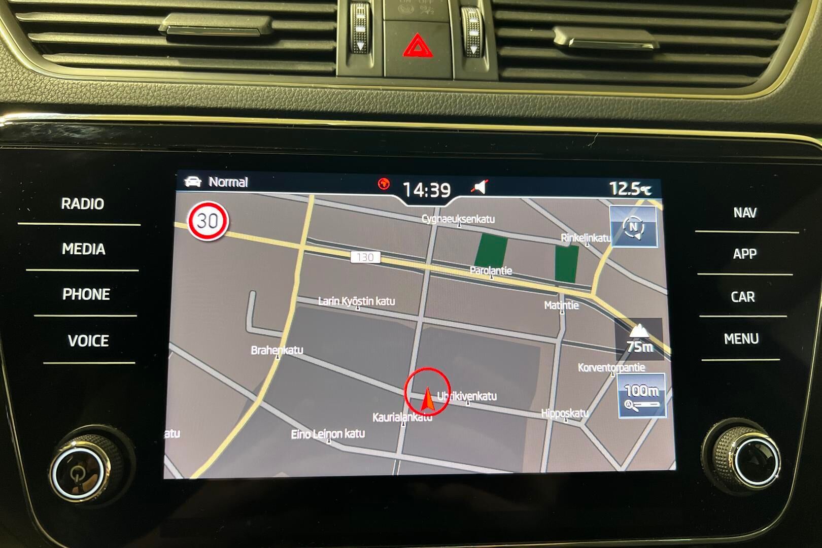 Skoda Superb iso kuva 15