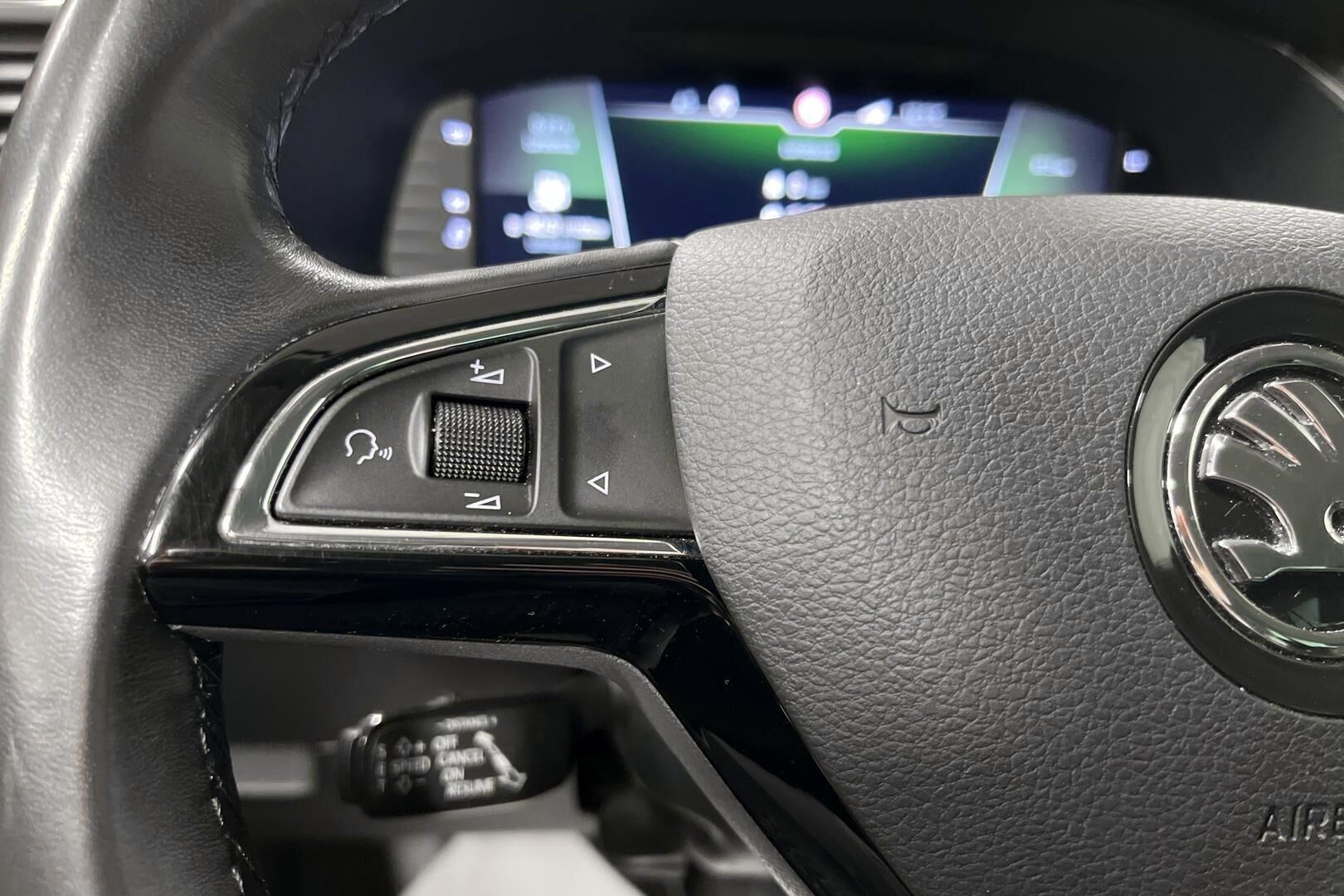 Skoda Superb iso kuva 18