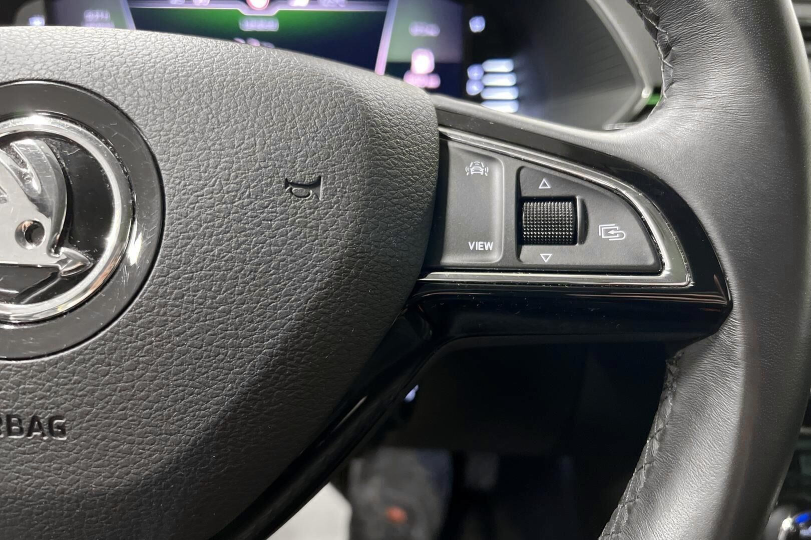 Skoda Superb iso kuva 19