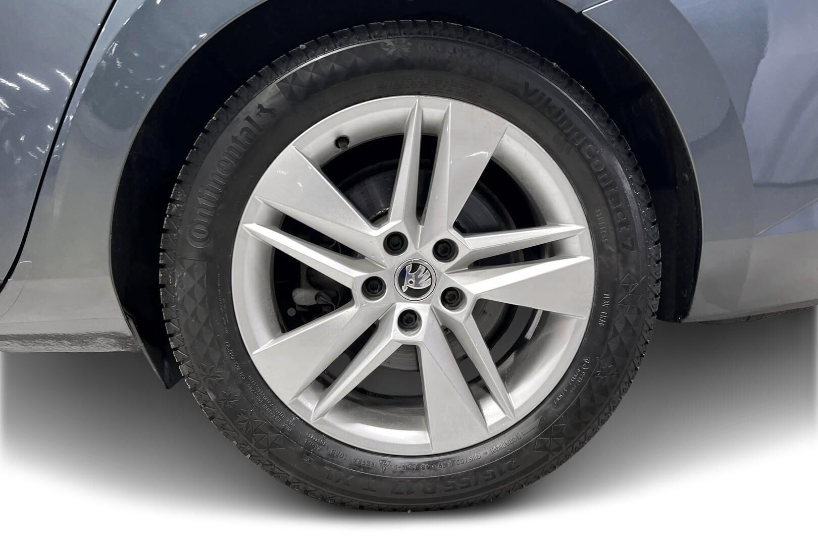 Skoda Superb iso kuva 14